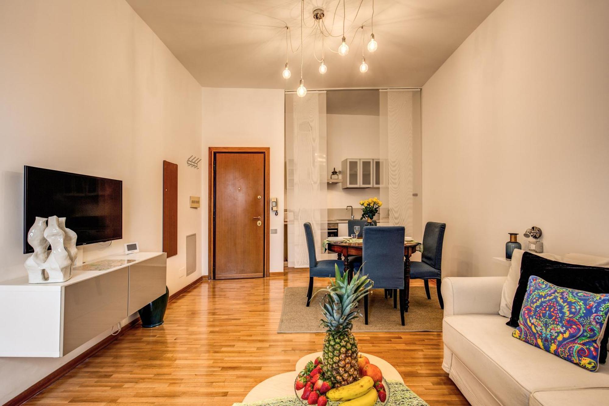 Elegant Behind The Colosseum Apartment Rom
