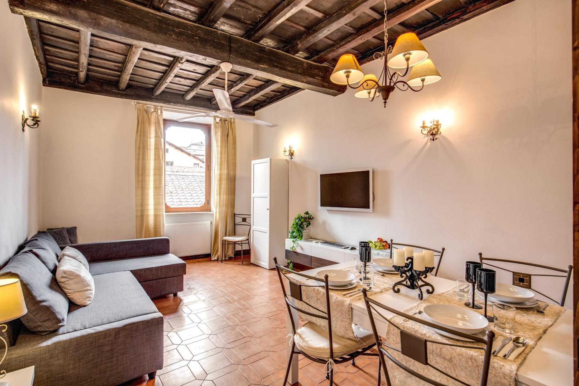 Elegant Behind The Colosseum Apartment Rom