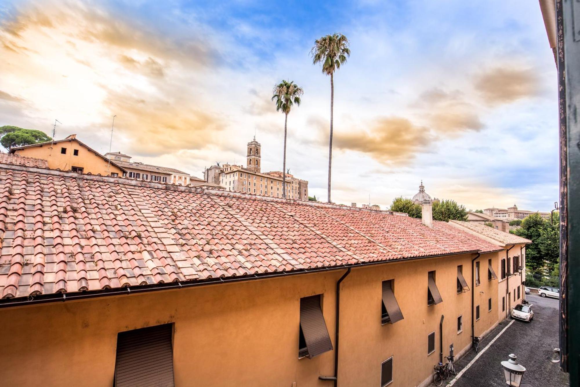 Elegant Behind The Colosseum Apartment Rom