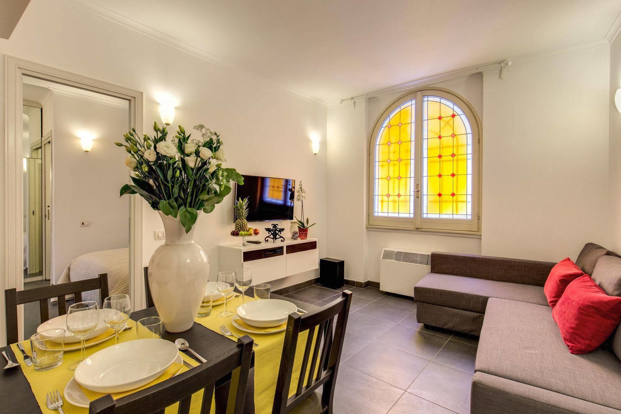 Elegant Behind The Colosseum Apartment Rom