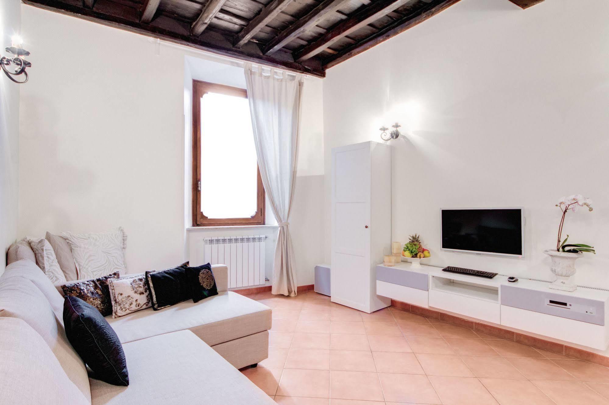 Apartment Elegant Behind The Colosseum